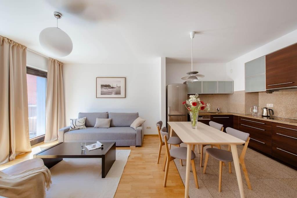 Wygodny Apartament Przy Dworcu Kraków Zewnętrze zdjęcie