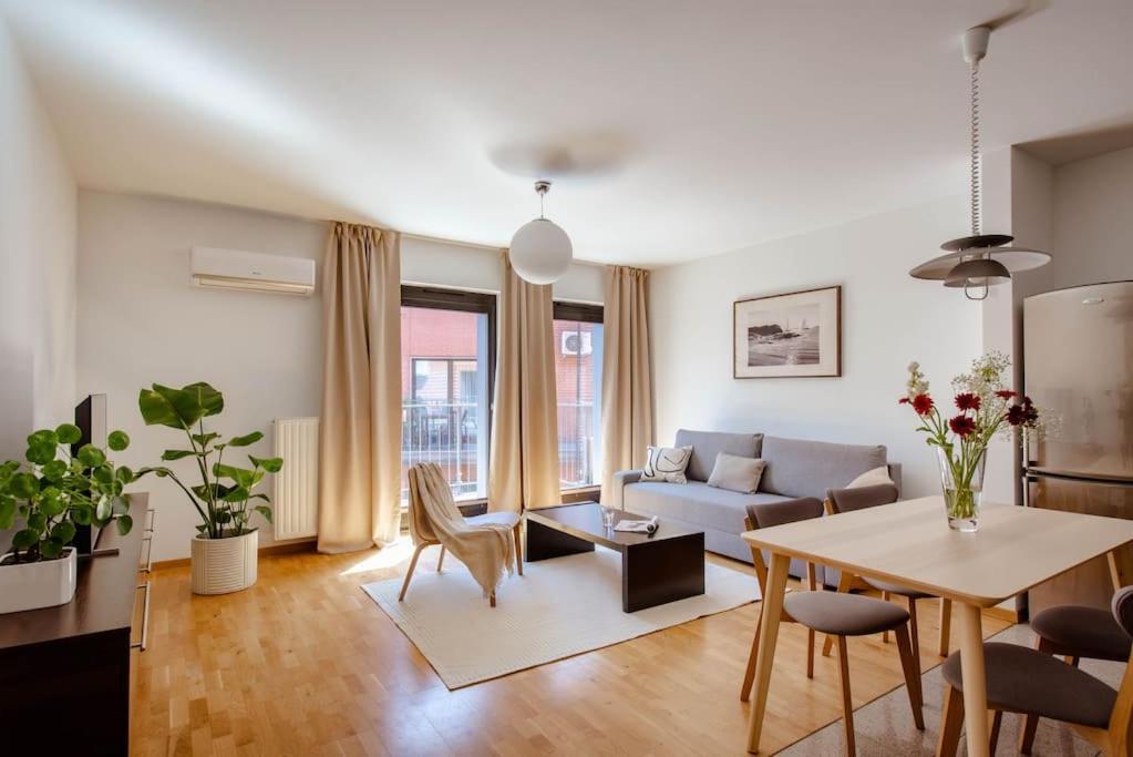 Wygodny Apartament Przy Dworcu Kraków Zewnętrze zdjęcie