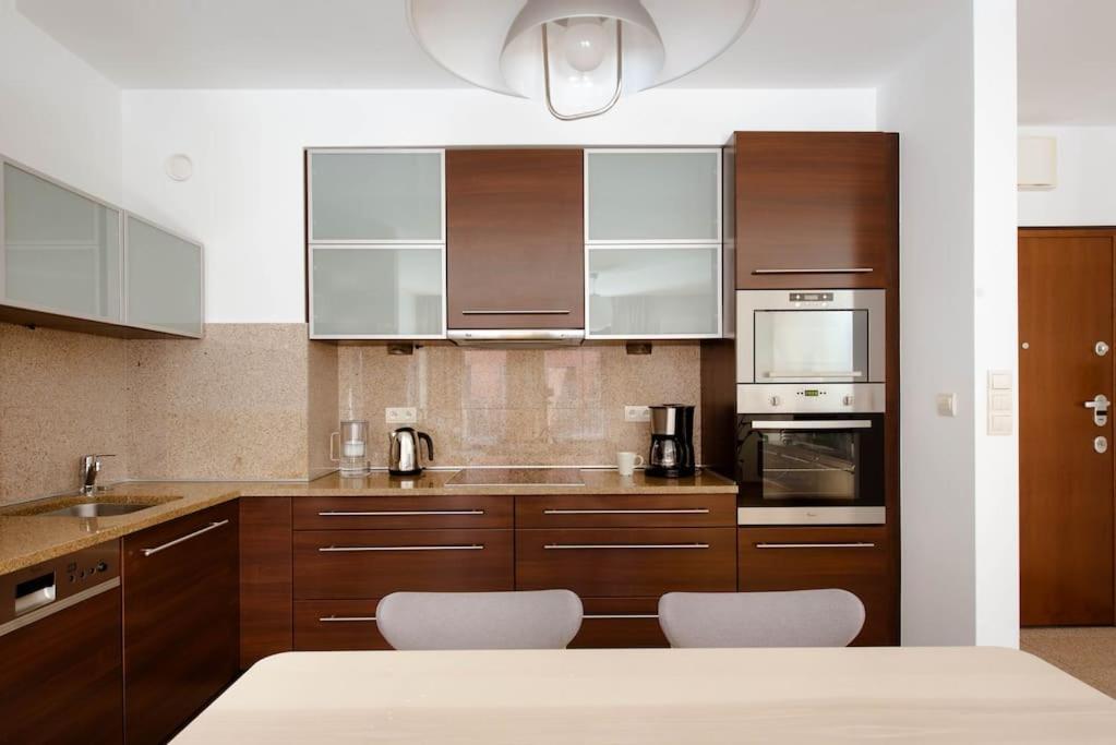 Wygodny Apartament Przy Dworcu Kraków Zewnętrze zdjęcie