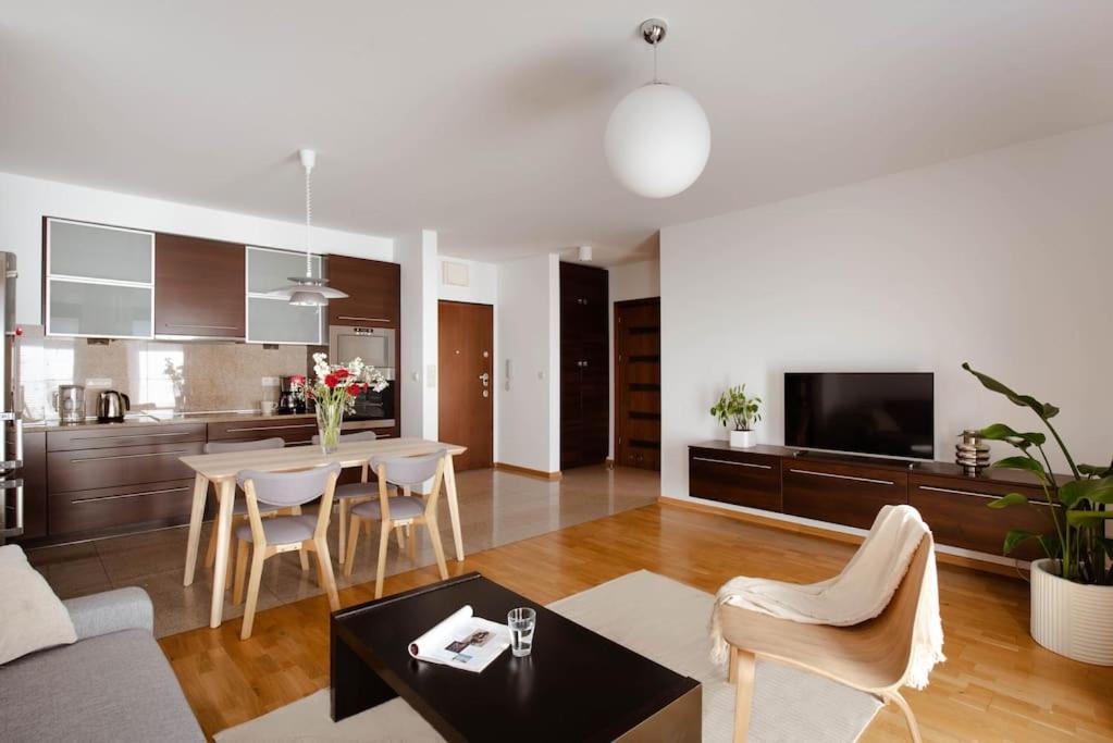 Wygodny Apartament Przy Dworcu Kraków Zewnętrze zdjęcie