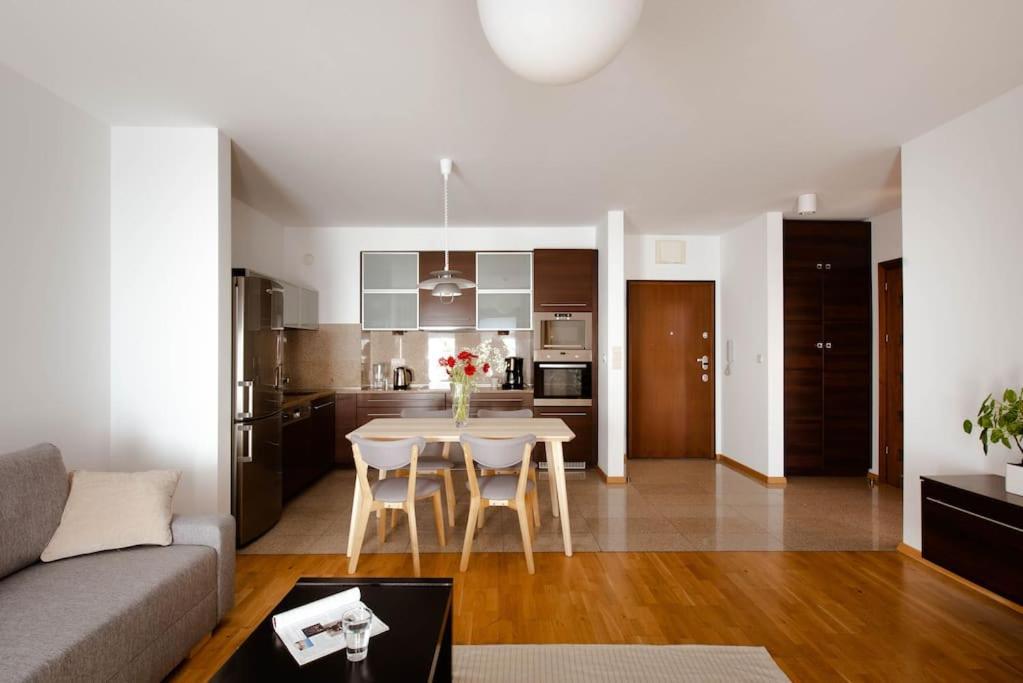 Wygodny Apartament Przy Dworcu Kraków Zewnętrze zdjęcie